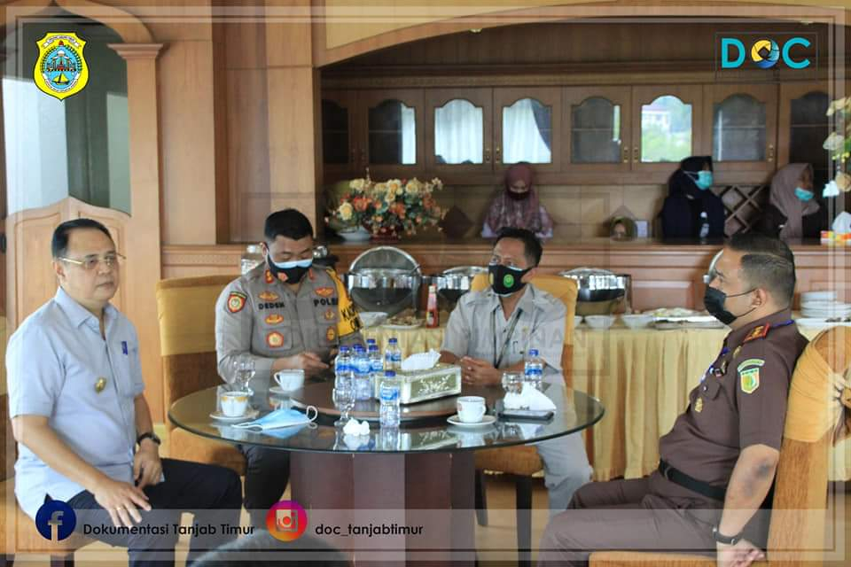 Pjs Bupati Tanjung Jabung Timur  Varial Adhi Putra menggelar coffee morning bersama seluruh Kepala OPD dan Forkompimda