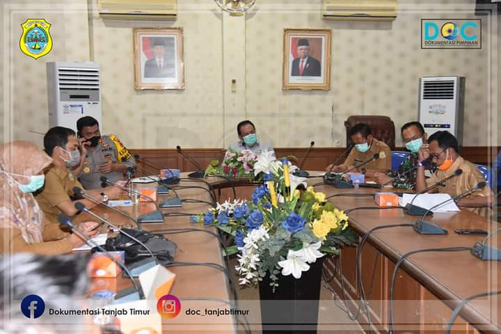 Bupati Tanjung Jabung Timur Varial Adhi Putra pimpin rapat Rakor Penanganan Covid 19