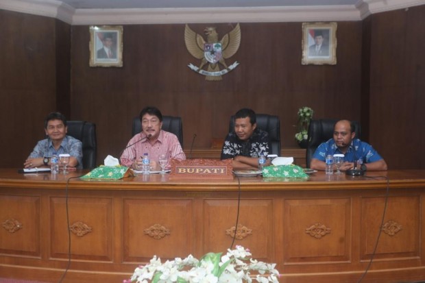 Bupati Tanjung Jabung Timur Romi Hariyanto bersama Koordinator Wilayah II Sumatra Adlinsyah