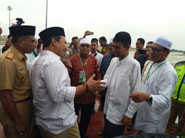 Bupati dan Wakil Bupati Tanjab Timur sambut kedatangan Ustad Abdul Somad