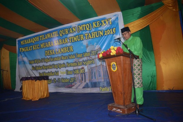 Bupati Tanjab Timur Ambo Tang menyampaikan sambutan dan membuka secara resmi MTQ Kecamatan Muara Sabak Timur