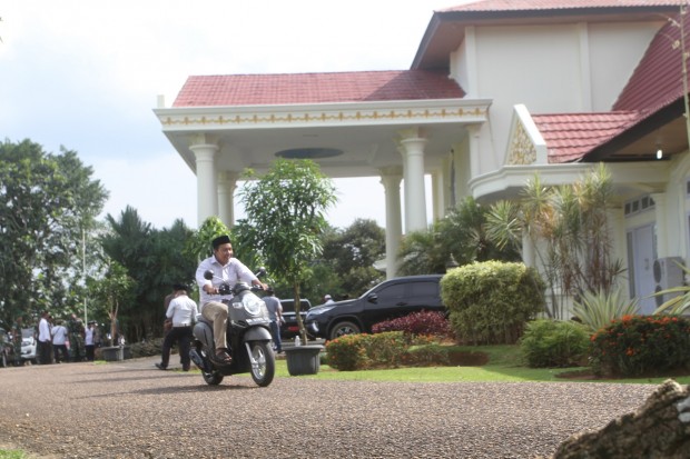 menggunakan sepeda motor, Bupati pantau persiapan jelan acara safari dakwah Ustad Abdul Somad