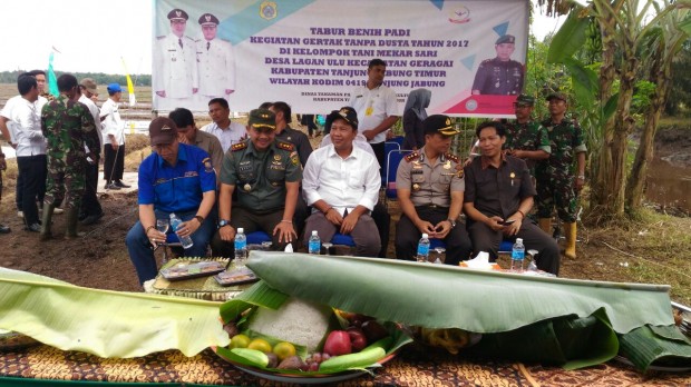 Bupati Tanjung Jabung Timur Romi Hariyanto bersama Forkompimda menghadiri acara tabur benih program Gertak Tanpa Dusta